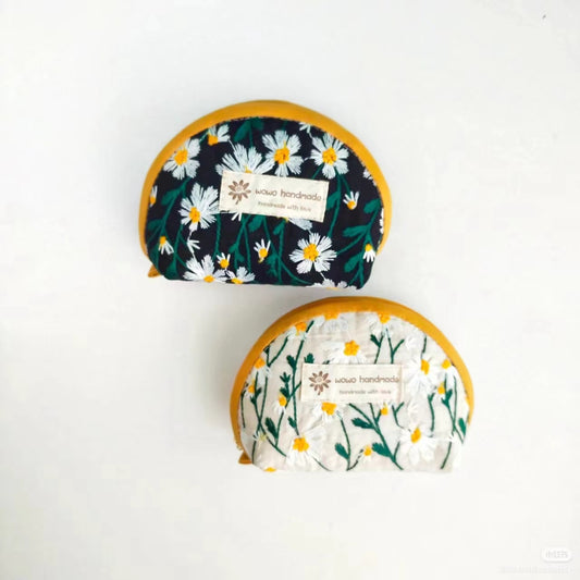 Dumpling Pouch - Embroidery Daisy