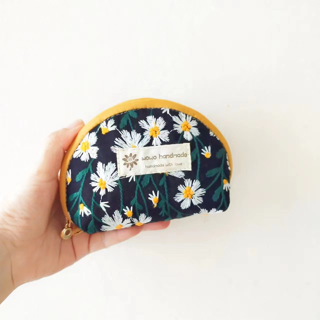 Dumpling Pouch - Embroidery Daisy