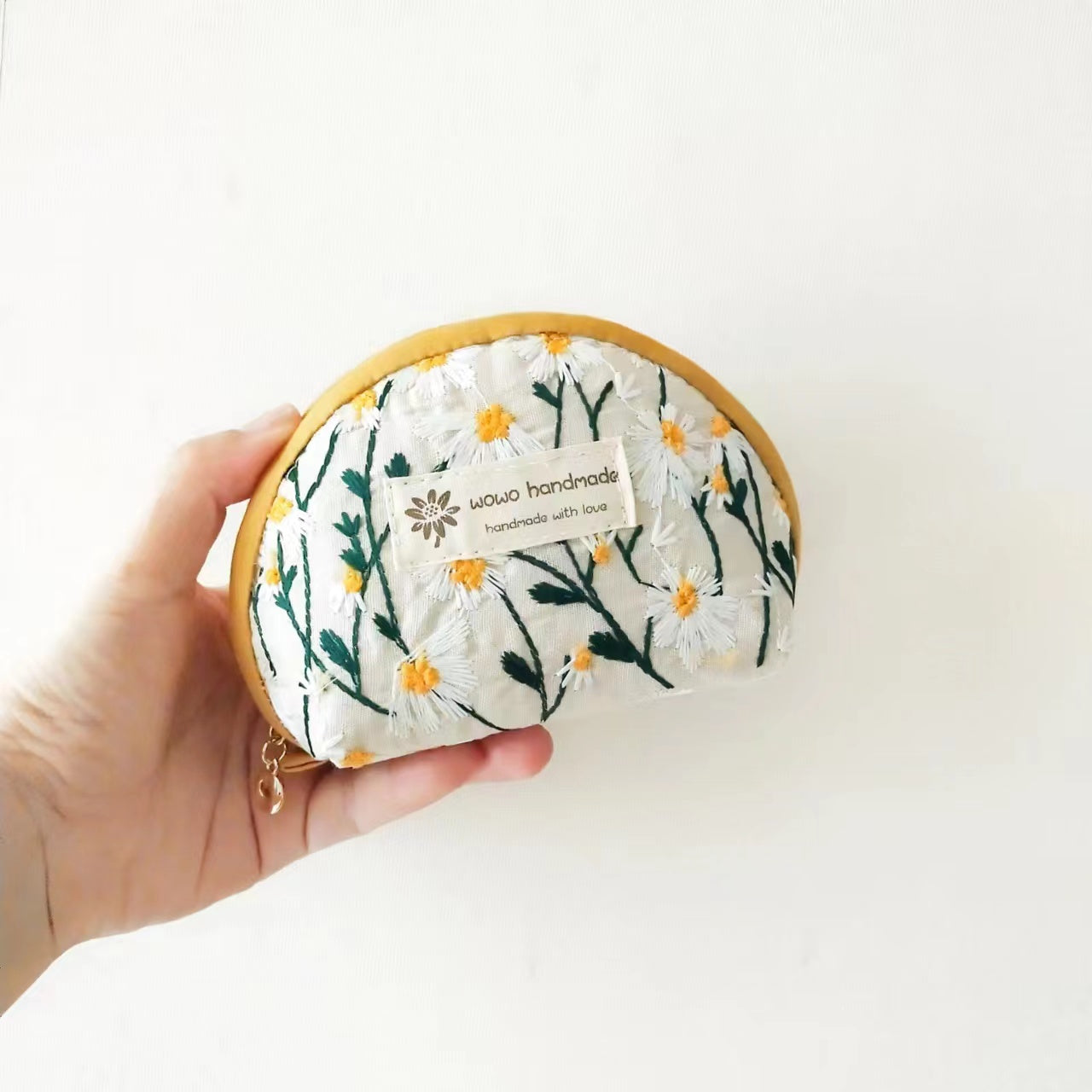 Dumpling Pouch - Embroidery Daisy