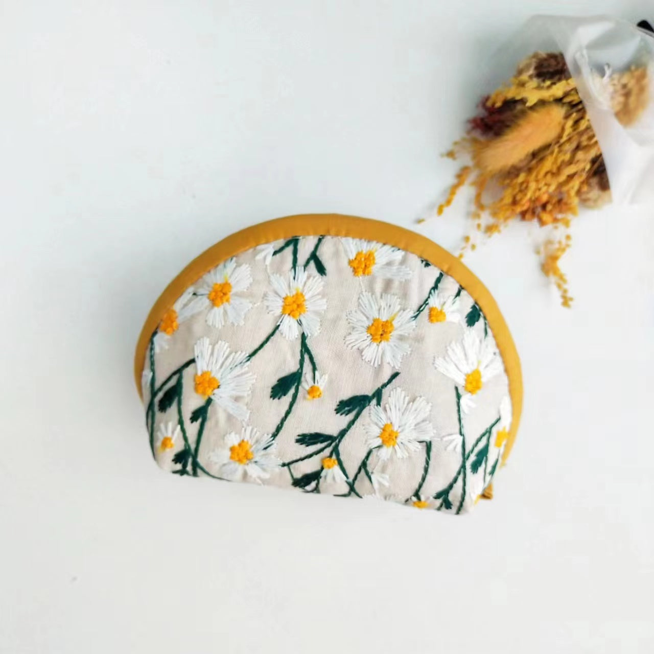 Dumpling Pouch - Embroidery Daisy