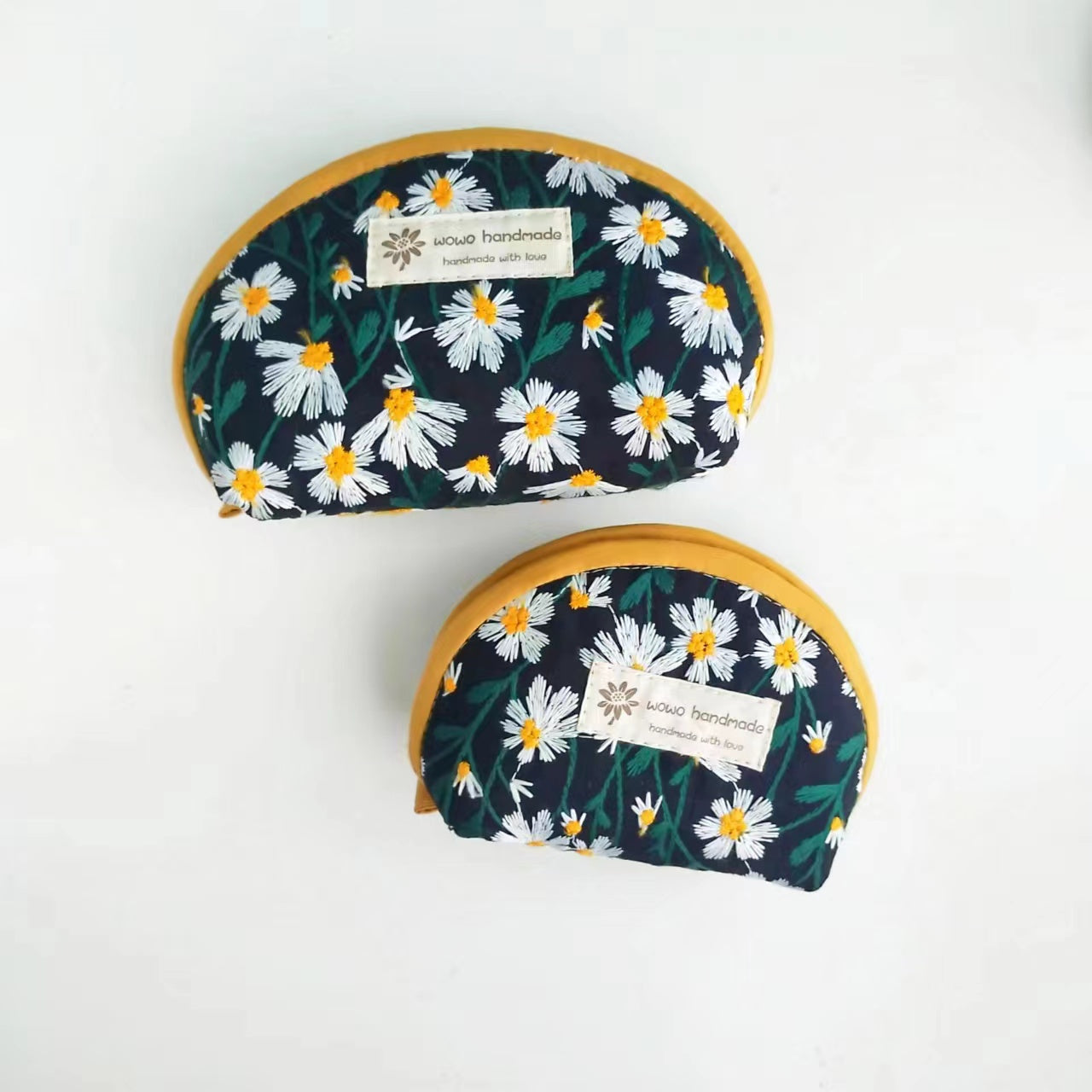 Dumpling Pouch - Embroidery Daisy