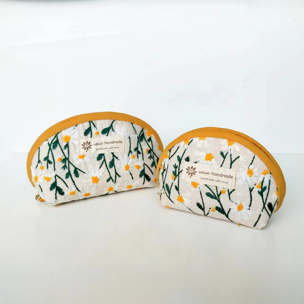 Dumpling Pouch - Embroidery Daisy