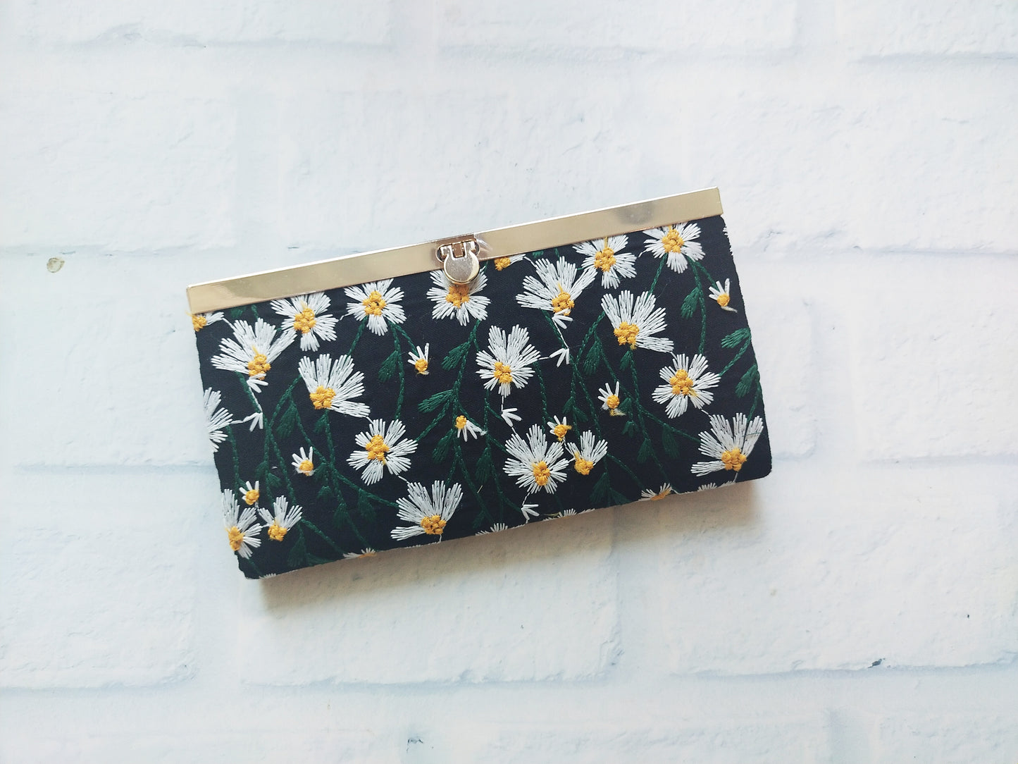 Clutch Wallet - Embroidered Daisy