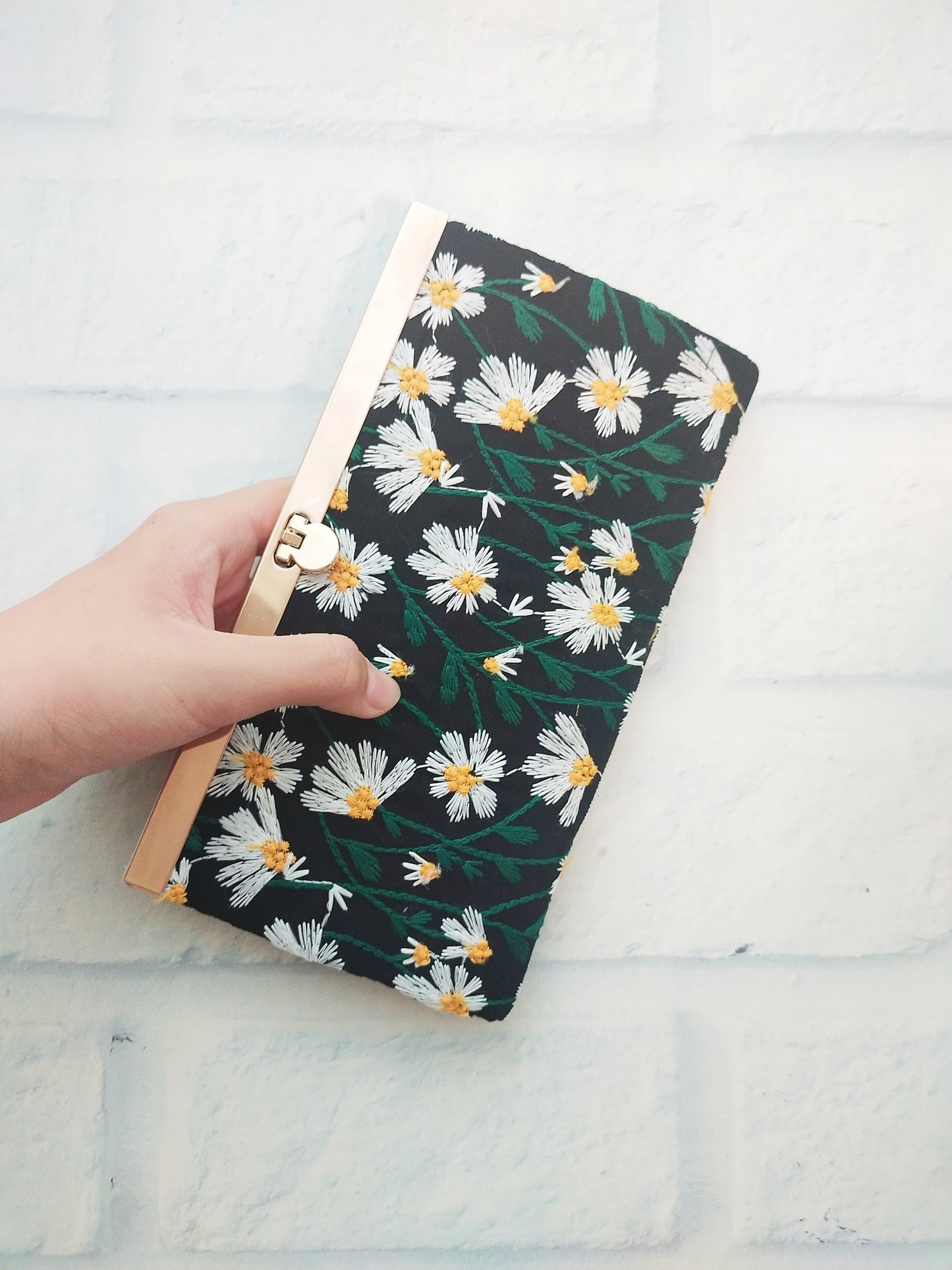 Clutch Wallet - Embroidered Daisy