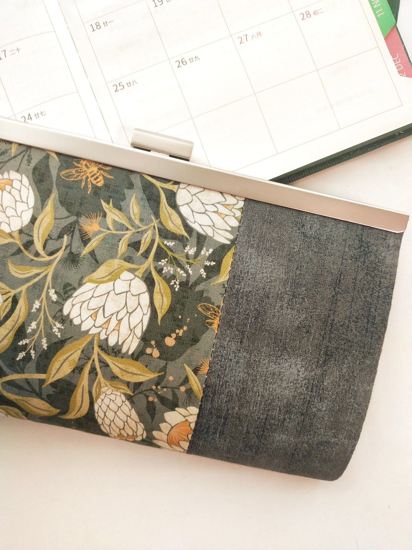 Classic Clutch Wallet - Eustoma Ladies Wallet