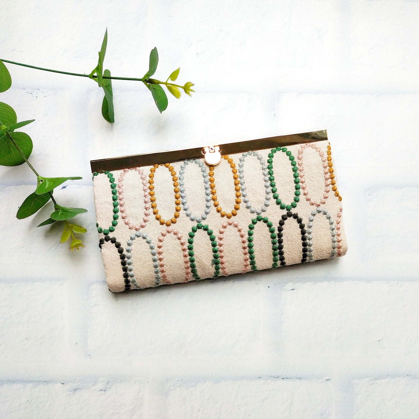 Clutch Wallet - Multicolor Oval Embroidery